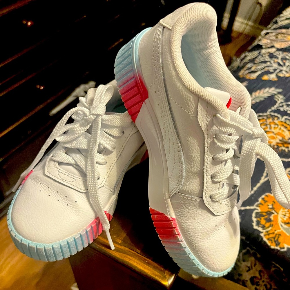 Girls shoes
